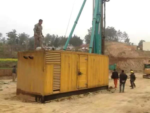 合山如何判断水冷式机油散热器密封件是否需要更换？
